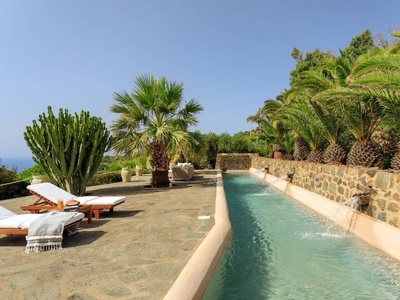 Prestigiosa Casa Indipendente di 400 mq in affitto Pantelleria, Sicilia