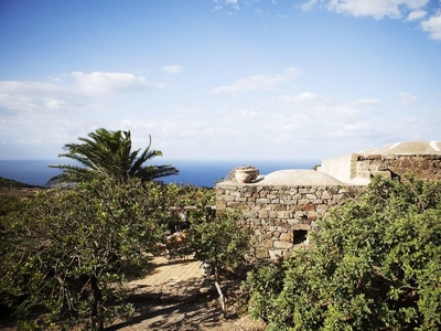 Prestigiosa Casa Indipendente di 400 mq in affitto Pantelleria, Italia