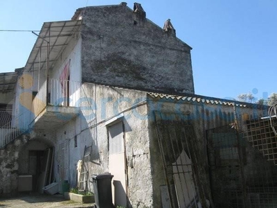 Casa semi indipendente da ristrutturare, in vendita in Via Iv Novembre 21, Castel Campagnano