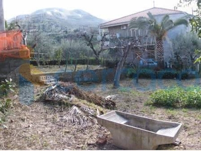 Casa singola da ristrutturare in vendita a Capri Leone