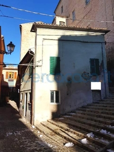 Casa singola da ristrutturare, in vendita in Via Ospedale Vecchio, Treia