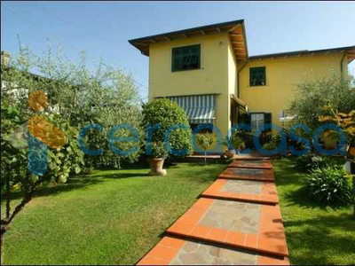 Casa singola in ottime condizioni in vendita a Ortonovo