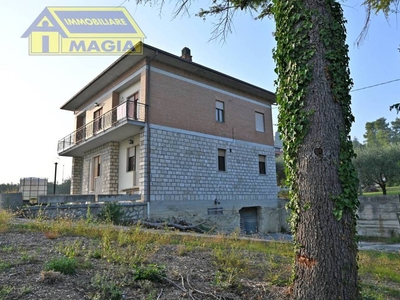 Casa singola in vendita a Ascoli Piceno, Campolungo