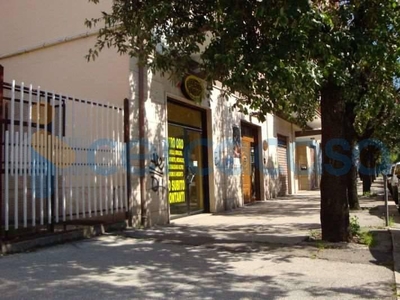 Negozio in vendita in Viale Michelangelo, Foggia
