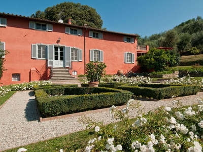 Prestigiosa Casa Indipendente di 600 mq in affitto Lucca, Italia