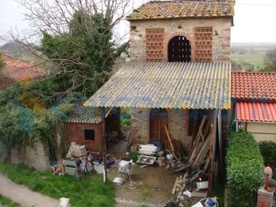 Rustico casale da ristrutturare, in vendita in San Ginese Di Compito, Capannori