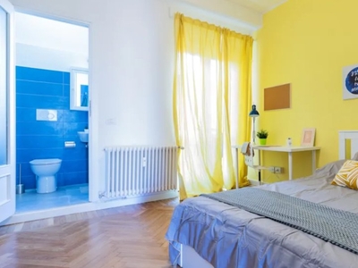 Stanza in affitto in appartamento con 9 camere da letto a Torino