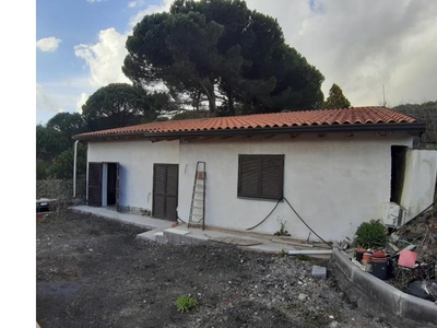 Villa in vendita a Nicolosi, Via San Nicola 65