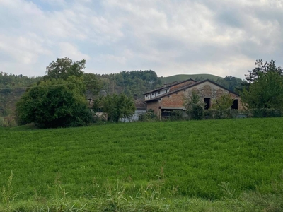 Villa a Schiera, strada Mulino Segantini Stecchina, Medesano