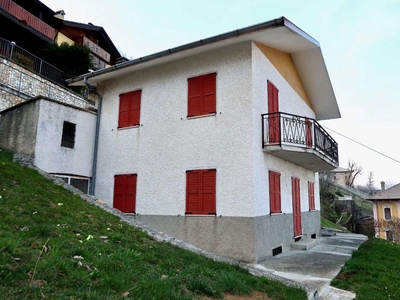 Villa bifamiliare in vendita a Costa Valle Imagna
