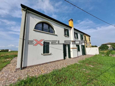 Villa Bifamiliare in Vendita ad Cavarzere - 168000 Euro