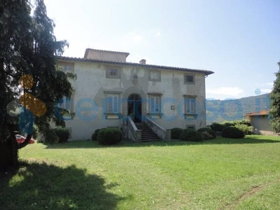 Villa da ristrutturare, in vendita in Via G. Di Vittorio 2b, Rufina