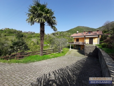 VILLA di 5 vani e di 235 mq (SORISOLE) rif. V241