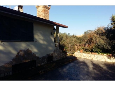Villa in vendita a Aprilia, Frazione Fossignano