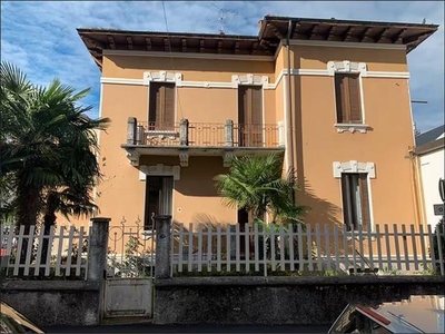 Villa in vendita a Luino