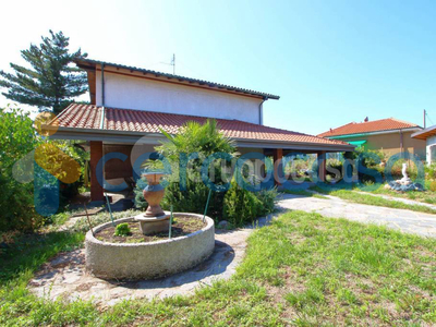 Villa in vendita in Via Gallarate, Arconate