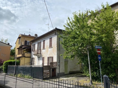 Villa, via Bottego, zona Centro, Salsomaggiore Terme