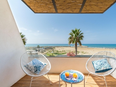 Appartamento sulla spiaggia con WiFi e aria condizionata