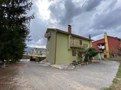 Villa con terrazzo, L'Aquila paganica