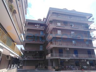 Appartamento Quadrilocale in affitto in Via Petrarca 1, Caserta