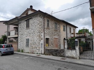 Casa indipendente con giardino a Fivizzano