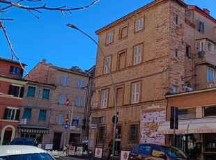 Locale commerciale in affitto, Macerata centro storico