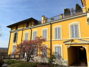 Prestigioso attico di 149 mq in vendita Via 1 Maggio, Erba, Como, Lombardia
