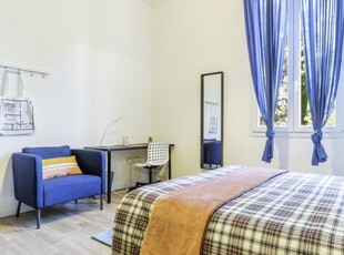 Stanza in affitto in appartamento con 8 camere da letto a Bologna