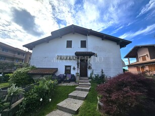 Villa a Solbiate con Cagno in Via Alessandro Volta
