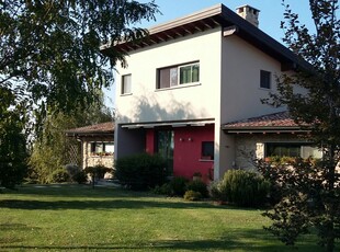 Villa con giardino a Ziano Piacentino