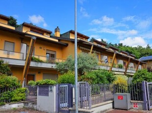 Villa con giardino in viale padania, Bonate Sopra