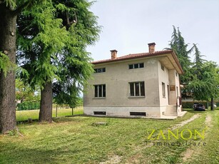 Villa con terrazzo a Farra d'Isonzo