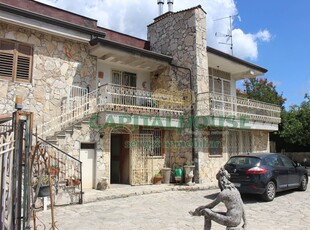 Villa con terrazzo a Mercogliano