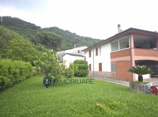 Villa Singola in Vendita ad Castelnuovo Magra - 460000 Euro