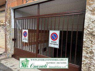 Villalba di Guidonia autorimessa di mq 650