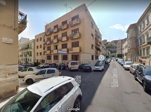 Zona università/ tribunale, ampio appartamento in vendita in via del Bufalo, Centro, Messina