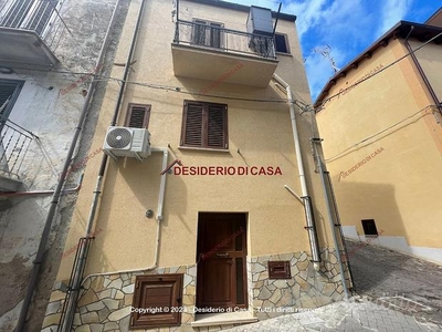 Casa, Lascari.