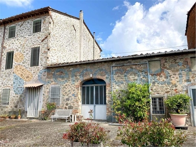 Casa semi indipendente in vendita in Via Delle Ville 493, Capannori