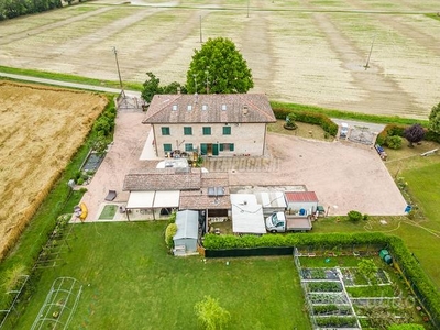 Porzione di Bifamiliare con Giardino Privato