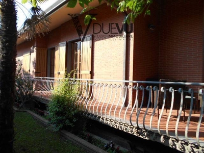 Villa con terrazzo, Forte dei Marmi centro