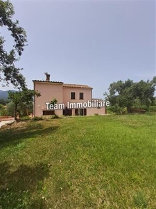 Villa in buono stato di 1 mq. a Procchio