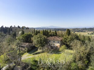 Agriturismo immerso nella campagna toscana in vendita a San Miniato