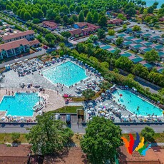 Appartamento di lusso sul lago di Garda con piscina e parcheggio