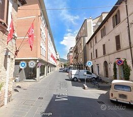 Bilocale foligno centro. libero