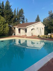 Bungalow 'Villa Paradiso' con piscina condivisa, Wi-Fi e aria condizionata