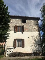 Casa con giardino e posto auto