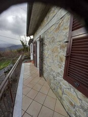 Casa di campagna 'Casa Di Campagna In Lunigiana' con vista sulle montagne e balcone