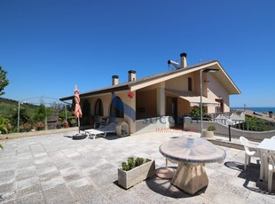 Casa indipendente con terrazzo, Tortoreto alta