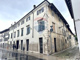 Casa indipendente di 1800 mq a Udine