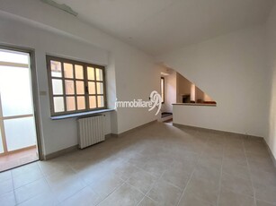 Casa Indipendente in Vendita a L'Aquila, zona Paganica - Tempera, 41'000€, 90 m²